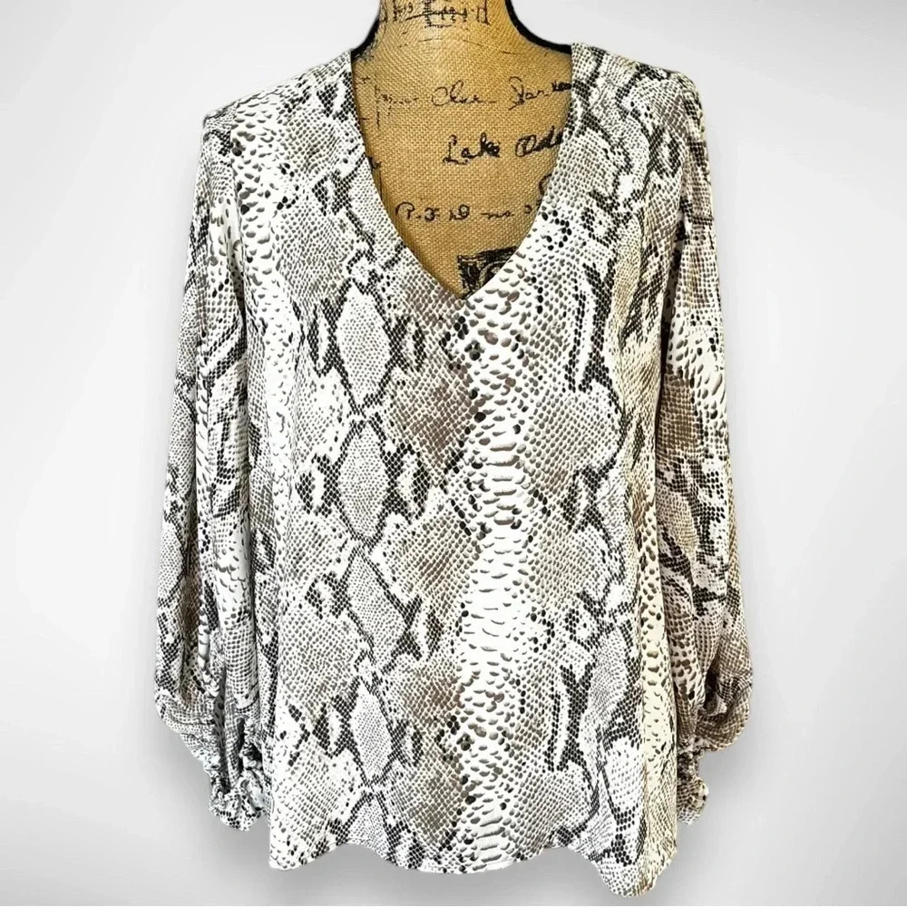 VICI‎ Women's Snake Print V Neck Balloon Sleeve Top Large | EUC